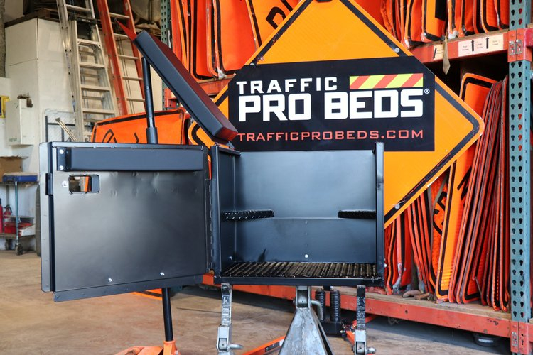 TRAFFIC PRO BEDS The personnel bucket with safety restraint system TRAFFIC PRO BEDS The personnel bucket with safety restraint system