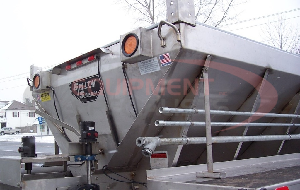 SMITH MEDIUM DUTY WIDE SPREADER